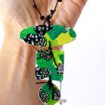 WOODEN DOODLE NECKLACE GREEN