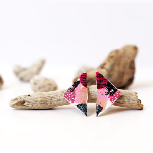 WOODEN DOODLE PINK TRIANGLE